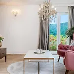 別荘 Amazing In Praznica With Sauna *