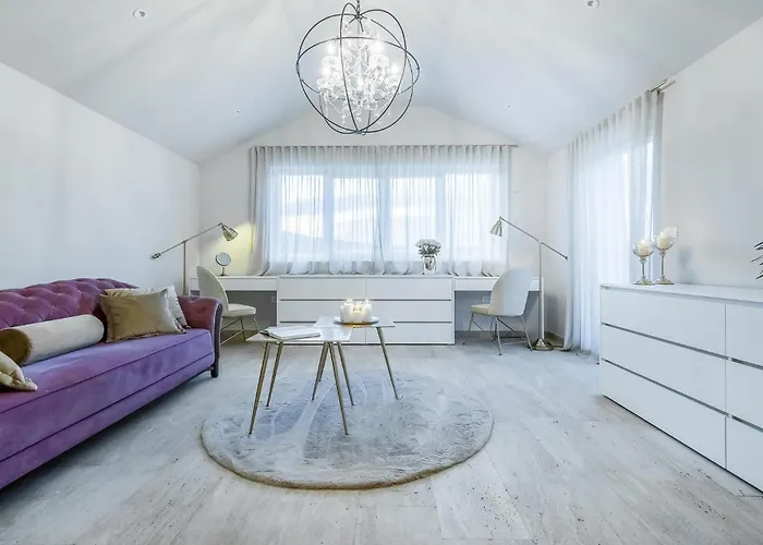 Casa vacanze Amazing In Praznica With Sauna